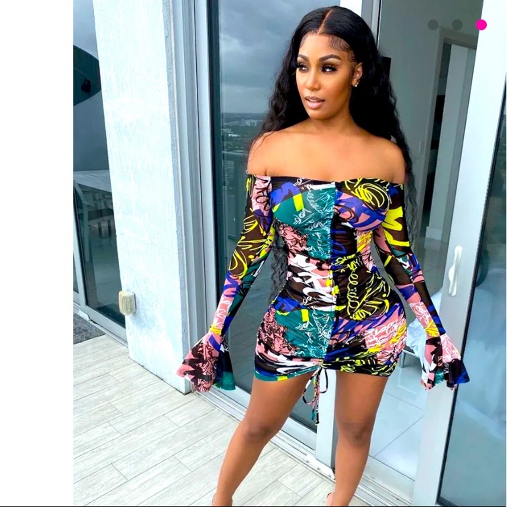 Off shoulder graffiti printed bodycon dress